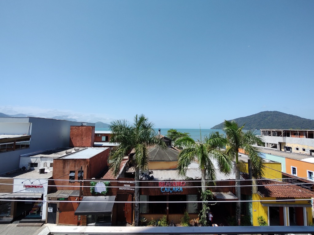 Vista panorâmica frontal do mar